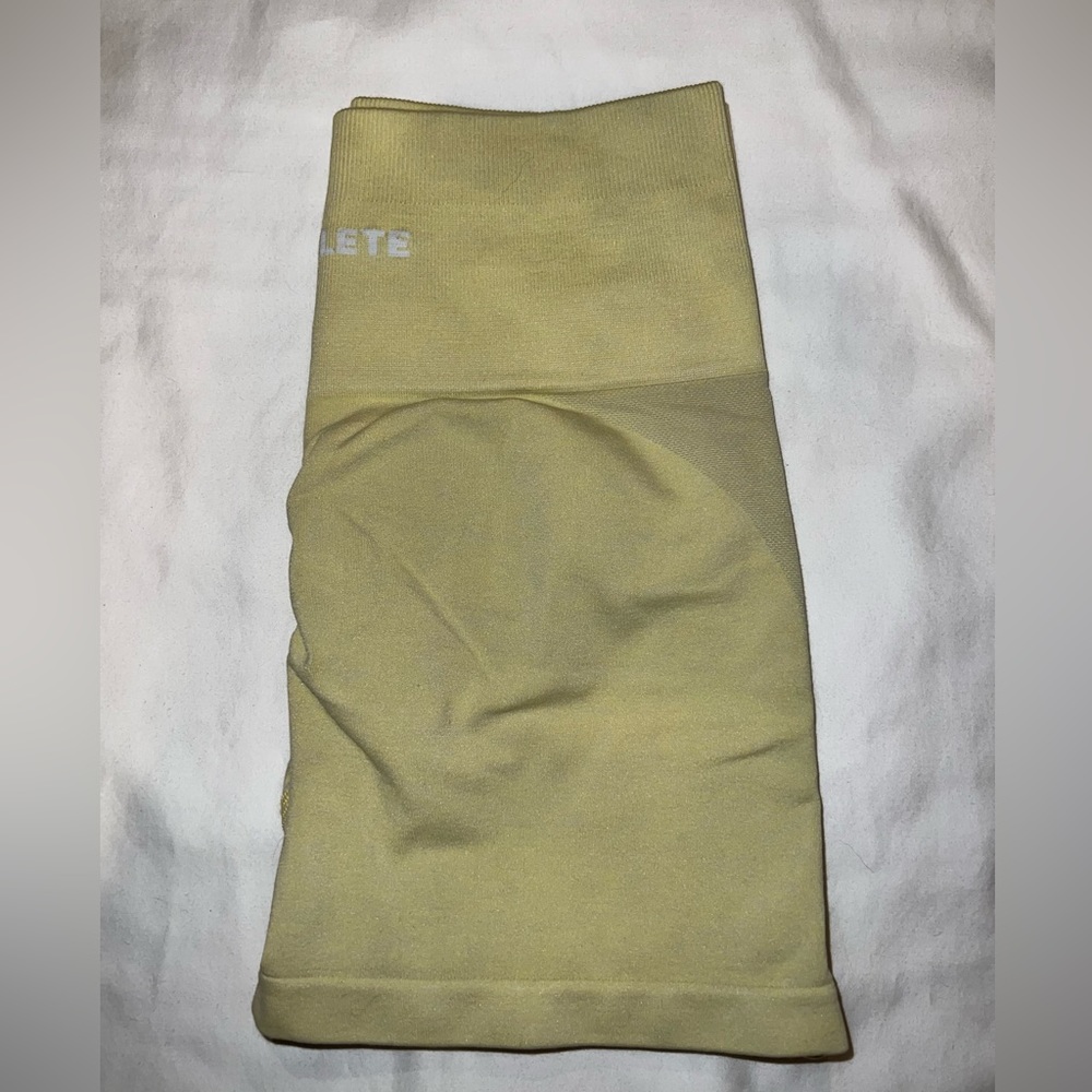 Amplify Wisteria Legging & Lemonade Short